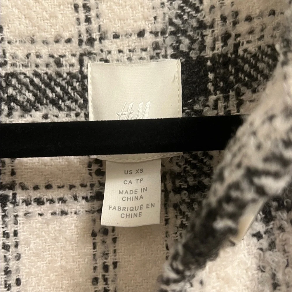 H&M Black and White Plaid Sherpa Shacket - Picture 2 of 6